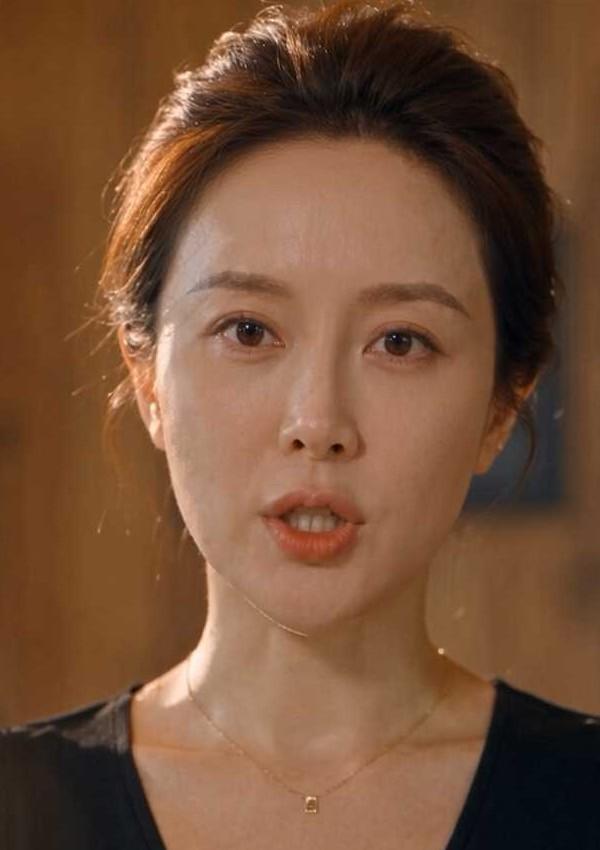 母子同欢第15集中干妈在房间内说话