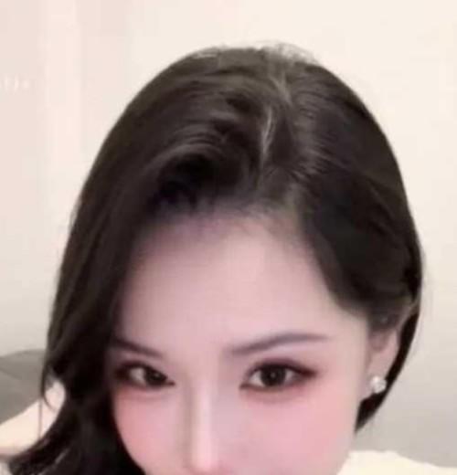 抖音健身博主五花肉室内自拍近景